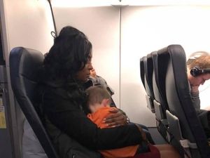 Kisah Ibu yang Bertemu Malaikat di Pesawat