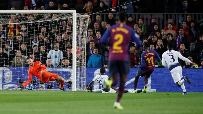 Ousmane Dembele menghancurkan pertahanan Tottenham dengan aksi individunya (Albert Gea/Reuters) Ousmane Dembele menghancurkan pertahanan Tottenham dengan aksi individunya (Albert Gea/Reuters)