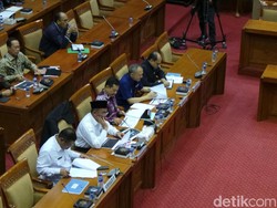 Pemerintah Diminta Utamakan Honorer Ketimbang Proyek Infrastruktur