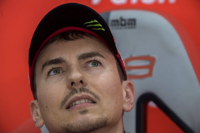 Jorge Lorenzo sempat terpikir pensiun saat masa depannya diragukan sebelum gabung Repsol Honda. (Foto: Mirco Lazzari gp/Getty Images) Jorge Lorenzo sempat terpikir pensiun saat masa depannya diragukan sebelum gabung Repsol Honda. (Foto: Mirco Lazzari gp/Getty Images)