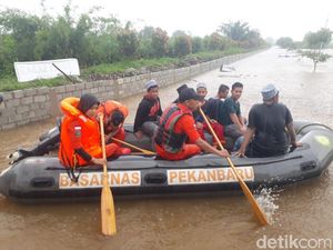 Ponpes di Riau Dikepung Banjir, Ratusan Santri Dievakuasi Basarnas