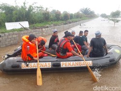 Ponpes di Riau Dikepung Banjir, Ratusan Santri Dievakuasi Basarnas