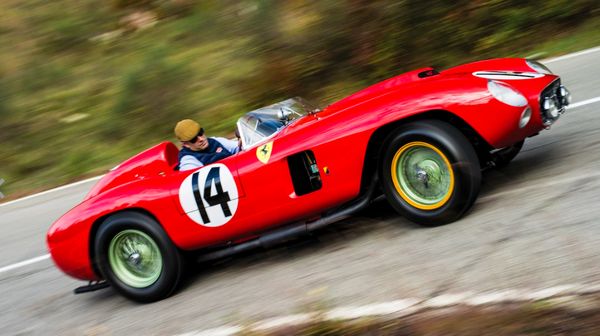 Ferrari Klasik Rp 300 Miliar