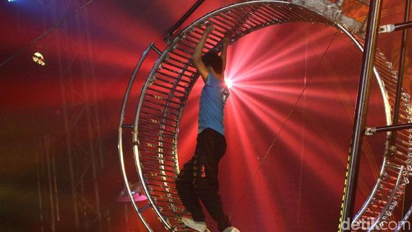 Intip Persiapan Atraksi Sirkus di GBK Yuk