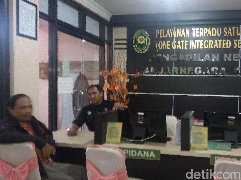 Ketua Demokrat Banjarnegara Jadi Terdakwa Pelanggaran Pemilu Ketua Demokrat Banjarnegara Jadi Terdakwa Pelanggaran Pemilu