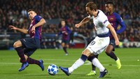 Lewat assist-nya itu, Kane menegaskan peran pentingnya untuk Tottenham di Liga Champions. Kini Kane sudah terlibat dalam 16 gol Tottenham dalam 16 kali penampilannya di kompetisi tertinggi antarklub Eropa itu (13 gol dan tiga assist). Clive Rose/Getty Images.