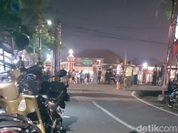 Polsek Ciracas Didatangi Massa, Lalin Jalan Raya Bogor Dialihkan
