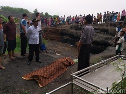 Pencari Pasir Tewas Terkubur Saat Bekas Galian C Ambrol