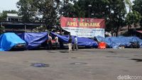 Mobil yang Dirusak di Polsek Ciracas Ditutupi Terpal