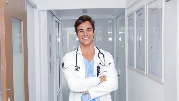 Foto: Liburannya Dokter Tampan Brasil, Gabriel Prado