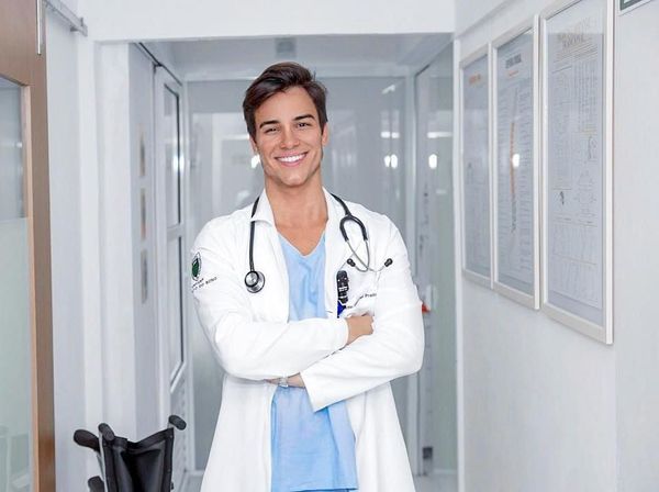 Foto: Liburannya Dokter Tampan Brasil, Gabriel Prado