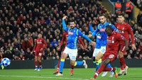 Liverpool sempat membobol gawang Napoli lewat Sadio Mane tapi dianulir karena si pemain sudah terjebak offside pada menit ke-21 (Jon Super/REUTERS)