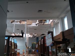 Hujan dan Angin Kencang, Atap Gedung Smesco Ambrol