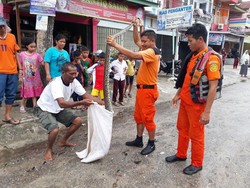 Cerita Basarnas Ketemu Ular Saat Evakuasi Korban Banjir di Riau