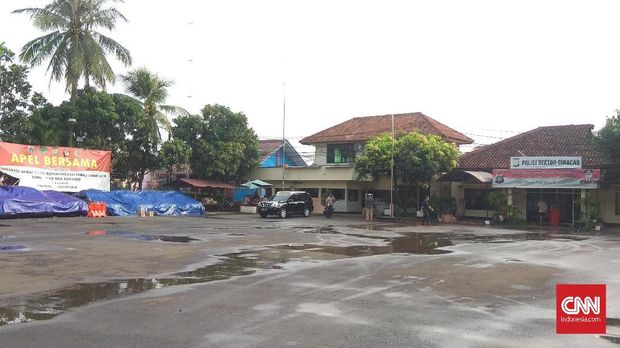 Polsek Ciracas Ditutupi Triplek Usai Dirusak Massa
