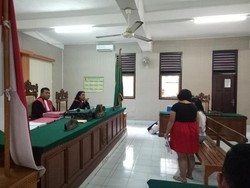 WN Inggris Penampar Staf Imigrasi Bali Bikin Ricuh, Hakim: Shut Up!