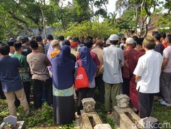 Tiga Jenazah Pelajar Hilang di Air Terjun Coban Talun Dimakamkan