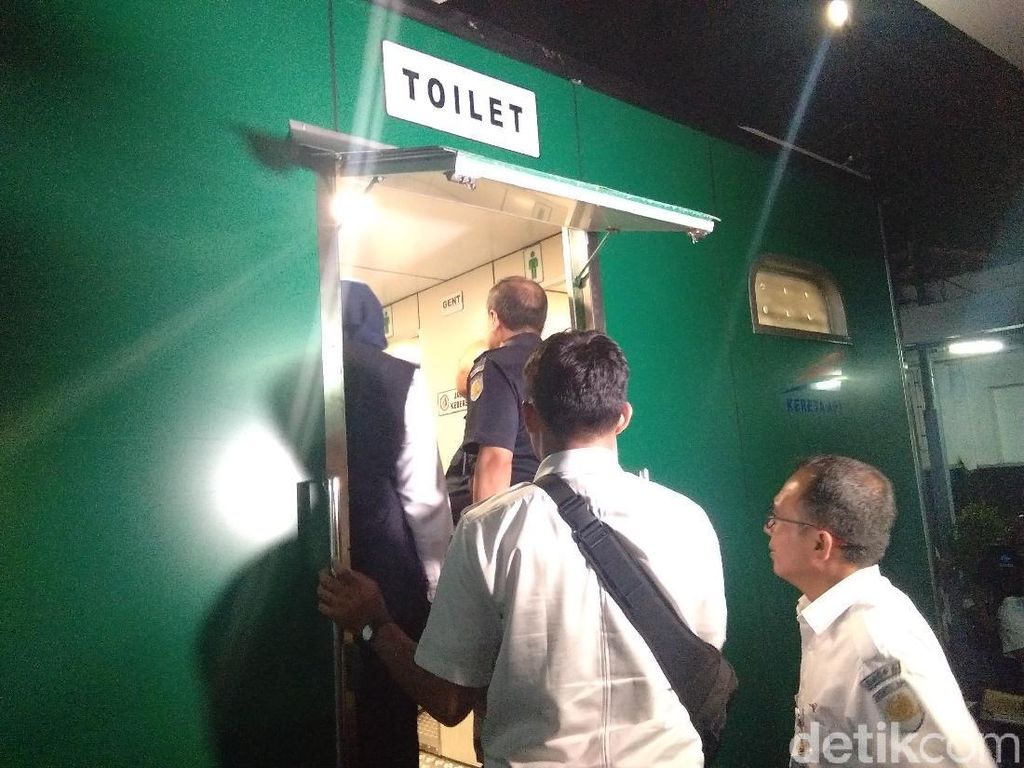 Jangan Bingung! Kini di Stasiun Tugu Yogya Ada Toilet Portable Jangan Bingung! Kini di Stasiun Tugu Yogya Ada Toilet Portable