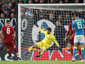 Video: Penyelamatan Dramatis Alisson Bikin Fans Liverpool Tahan Nafas