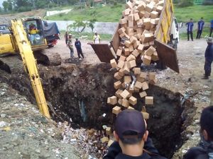 Dicampur Air Got, 9 Juta Batang Rokok Ilegal Dimusnahkan