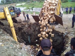 Dicampur Air Got, 9 Juta Batang Rokok Ilegal Dimusnahkan