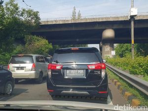 Antre Keluar di Semanggi, Tol Dalam Kota Macet 7 Km
