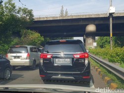 Antre Keluar di Semanggi, Tol Dalam Kota Macet 7 Km