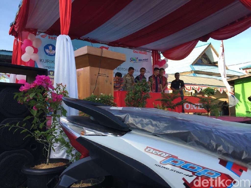 Honda Berikan 2 Motor Ini untuk Dioprek Anak SMK Kalimantan Honda Berikan 2 Motor Ini untuk Dioprek Anak SMK Kalimantan
