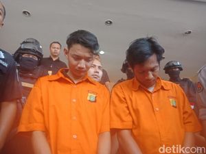 Polisi Tes Urine Pengeroyok Anggota TNI di Ciracas Polisi Tes Urine Pengeroyok Anggota TNI di Ciracas