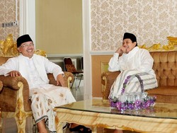 Gaya Ngopi Bupati Cianjur hingga Asyiknya Barbie Kumalasari Makan di Bali