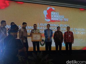 DKI Raih Peringkat Pertama Indeks Demokrasi Indonesia DKI Raih Peringkat Pertama Indeks Demokrasi Indonesia