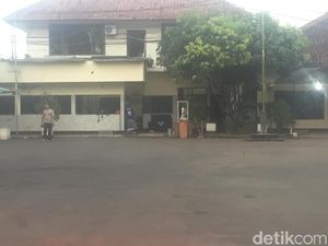 Ruangan di Polsek Ciracas yang Dirusak Massa Mulai Diperbaiki