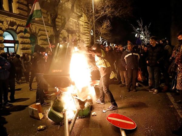 Ribuan Pekerja Turun ke Jalan Tolak Aturan Jam Lembur