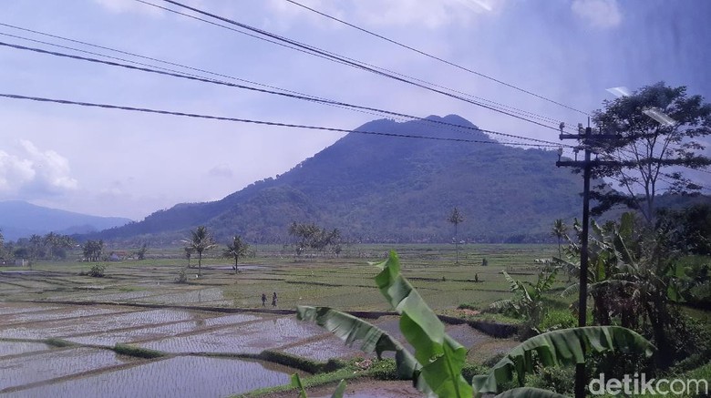 Foto: Cantiknya jalur kereta Jawa Barat potongan selatan (Mukhlis Dinillah/detikTravel)