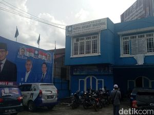 PAN Sumsel: Kelompok Pendukung Jokowi Pakai Atribut Ilegal PAN Sumsel: Kelompok Pendukung Jokowi Pakai Atribut Ilegal