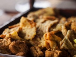 Awas! Makan Gorengan di Musim Hujan Bisa Sebabkan Penyakit Menular