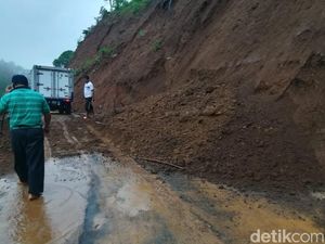 Tebing Gunung Lio Brebes Longsor
