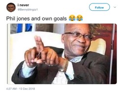 Begitu lekatnya Jones dengan gol bunuh diri, sampai diberi ilustrasi jari menempel seperti ini. (Foto: Internet/Twitter)