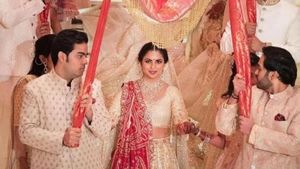 4 Gaya Isha Ambani, Putri Orang Terkaya Asia di Hari Pernikahannya