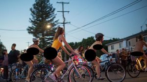 Mengintip Gowes Sepeda Bugil yang Kontroversial di AS