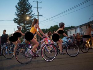 Mengintip Gowes Sepeda Bugil yang Kontroversial di AS