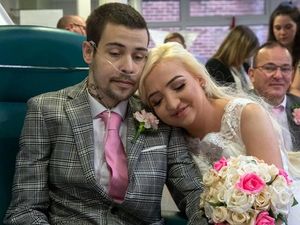 Cerita Haru Pasangan yang Idap Penyakit Sama Menikah di Rumah Sakit