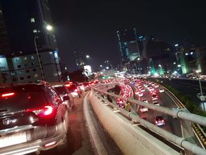 Jakarta Dikepung Macet, Tol BSD dan Tol Cikampek Stuck!
