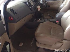 Begini Kondisi Mobil Ketua Gerindra Semarang yang Dilempar Batu