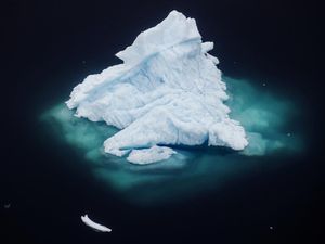Video Mengerikannya Es yang Meleleh di Kutub
