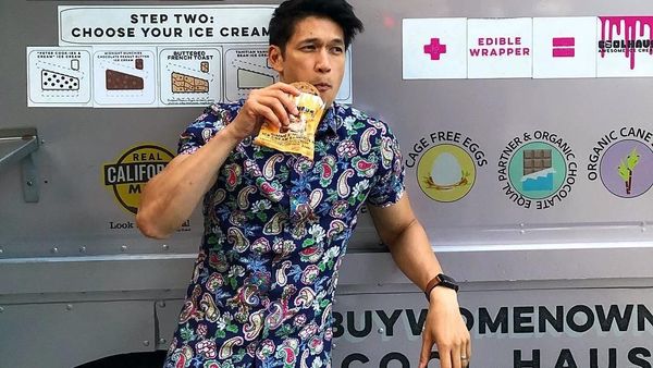 Begini Gaya Si Ganteng Harry Shum Jr Saat Masak hingga Makan Seafood
