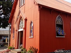 Video: Melihat Sejarah dan Keunikan Gereja Merah di Probolinggo