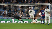 Alih-alih mendapat gol, Madrid malah kebobolan lewat Fedor Chalov, yang melepas tembakan terukur dari depan kotak penalti. (Foto: Denis Doyle/Getty Images)