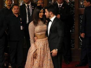 Priyanka Chopra dan Nick Jonas Romantis di Pernikahan Putri Orang Terkaya Asia Priyanka Chopra dan Nick Jonas Romantis di Pernikahan Putri Orang Terkaya Asia