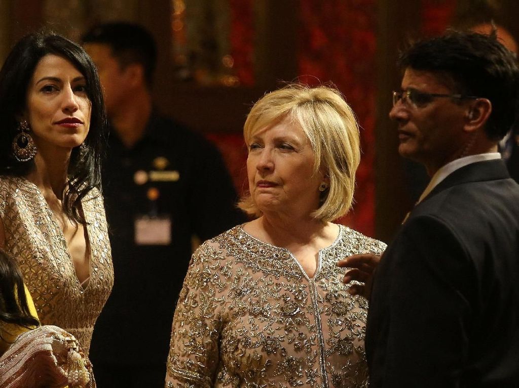 Saat Hillary Clinton Joget Bareng Shah Rukh Khan di Pernikahan Isha Ambani Saat Hillary Clinton Joget Bareng Shah Rukh Khan di Pernikahan Isha Ambani